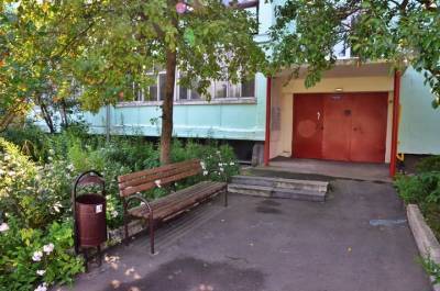 Неизвестные с ножом напали на москвича в подъезде - vm.ru - Москва - Нападение