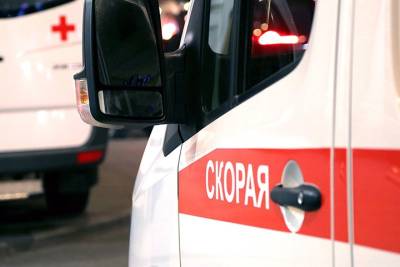 Два человека пострадали при обрушении штукатурки с фасада дома в центре Москвы - vm.ru - Москва