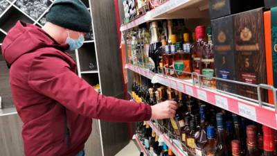 Жители Удмуртии потратили на алкоголь почти 5 млрд. рублей за первый квартал 2021 года - gorodglazov.com - респ. Удмуртия