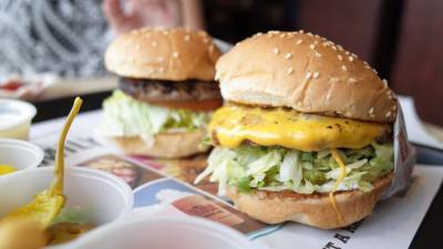 Американец оценил качество готовки и вкус российских "американских" блюд - inforeactor.ru