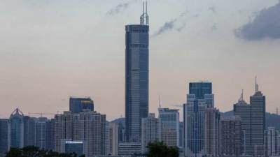 Самый высокий небоскреб в Китае зашатался и накренился (видео) - lenta.ua - Китай - Шэньчжэнь