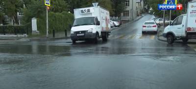 Из-за сильного дождя в Ростове подтопило десятки улиц - dontr.ru - Новочеркасск - Батайск