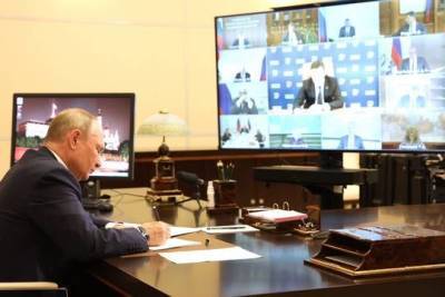 Владимир Путин - Путин поручил устранить проблемы с программой кешбэка за отдых детей в лагерях - versia.ru
