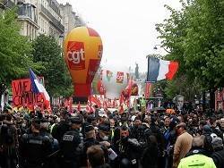 В Париже в ходе первомайской демонстрации произошли беспорядки. Прямой эфир - «Технологии» - novosti-dny.com - Париж