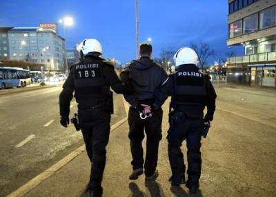 Полиция задержала 60 человек в Хельсинки на акции против коронавирусных мероприятий - unn.com.ua - Киев - Финляндия - Хельсинки