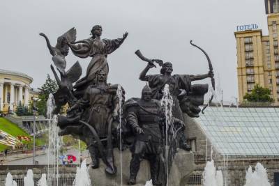 Денис Шмыгаль - Премьер пообещал украинцам повышение зарплат - mk.ru