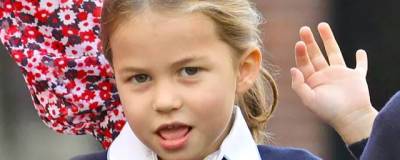 принц Уильям - принц Чарльз - герцогиня Кейт - принц Джордж - Британской принцессе Шарлотте исполнилось шесть лет - runews24.ru - Англия