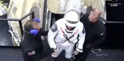 Илон Маск - Возвращение Crew Dragon онлайн - Корабль SpaceX отстыковался от МКС и вернулся на Землю - ТЕЛЕГРАФ - telegraf.com.ua