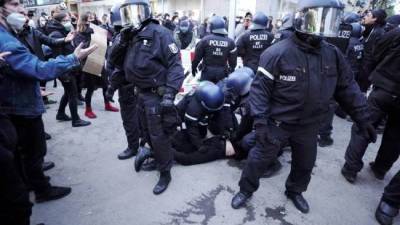 В Берлине из-за столкновений с демонстрантами пострадали 30 полицейских - eadaily.com - Берлин