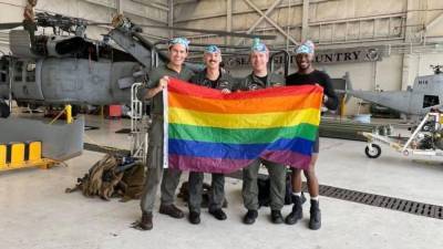 Дональд Трамп - В США впервые сформирован полностью гомосексуальный экипаж SH-60 SeaHawk - politros.com