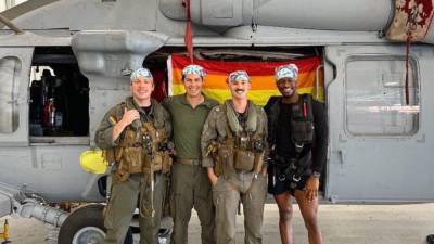Дональд Трамп - ВМС США опубликовали фотографии первого в истории ЛГБТ-экипажа вертолета SH-60 SeaHawk - nation-news.ru