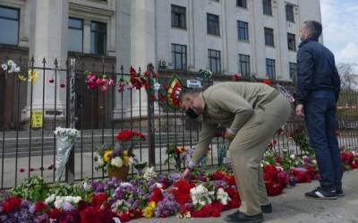 Одесситы возложили цветы к Дому профсоюзов в годовщину трагедии на Куликовом поле - govoritmoskva.ru - Украина - Киев - Одесса
