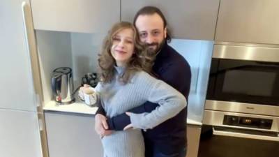 Этери Тутберидзе - Камила Валиева - Евгения Медведева - Елизавета Туктамышева - Александра Трусова - Алена Косторная - Илья Авербух - Дарья Павлюченко - Сомнения Туктамышевой, выздоровление Павлюченко и прибавление в семье Авербуха: что обсуждают в мире фигурного катания - russian.rt.com
