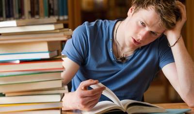 Скучно… Опрос показал, что школьники не читают книг из программы по литературе - newizv.ru - Москва