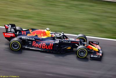 Карлос Сайнс - Серхио Перес - Серхио Перес: C самого начала всё шло не так - f1news.ru