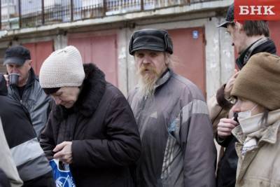 Сыктывкарских бездомных поздравили с Пасхой освященными куличами - bnkomi.ru - Сыктывкар