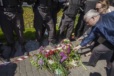 Юрий Бойко - Николай Скорик - В Одессе почтили память погибших 2 мая 2014 года в Доме профсоюзов - argumenti.ru - Украина - Одесса