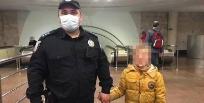 В Киеве полицейские составили админпротокол на мать, хотя за ребенком недосмотрел отец – сеть возмущена - ТЕЛЕГРАФ - telegraf.com.ua - Киев