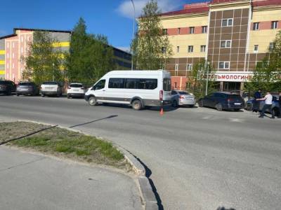 В Ханты-Мансийске из маршрутки на ходу выпала женщина - znak.com - Ханты-Мансийск - Югра