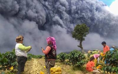 Индонезия - В Индонезии началось извержение вулкана - korrespondent.net - Indonesia