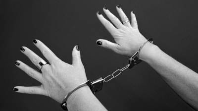 Жительница Воронежской области зарезала подругу из-за обиды 15-летней давности - vestivrn.ru - Воронеж - Воронежская обл.