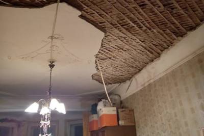 В коммунальной квартире на Малой Посадской улице рухнул потолок - spb.mk.ru - район Петроградский