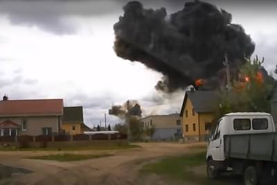 Появилось видео с моментом падения самолета в Беларуси: "Думали, что бомба взорвалась" - politeka.net