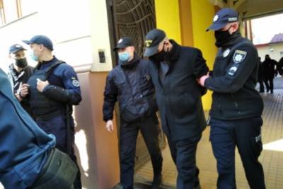 Просил нагнуться: в Черновцах уволили преподавателя, подозреваемого в педофилии - rupor.info - Черновцы
