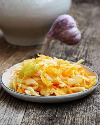 Вкусно и дешево! Готовим пикантный салат с капустой, морковью и перцем - skuke.net