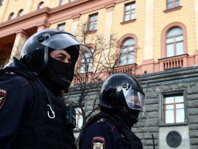 Алексей Навальный - Полицейские подали иск к сторонникам Навального из-за работы в выходной день - kasparov.ru - Омск