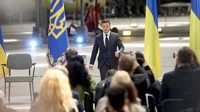 Владимир Зеленский - Зеленский заявил о необходимости защищать нацменьшинства - iz.ru - Крым
