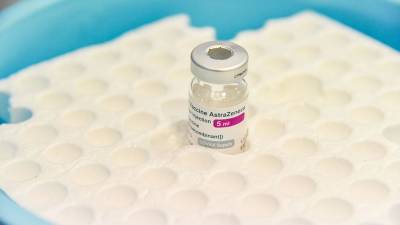 На Кипре расследуют случай тромбоза после вакцинации AstraZeneca - iz.ru - Англия - Кипр