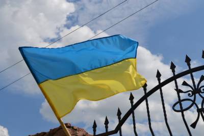 Киевлянин надругался над флагом Украины - news-front.info - Украина - Киев