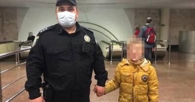 Соскучился по маме и пошел ее встречать: в столичной подземке бродил ребенок - tsn.ua - Киев