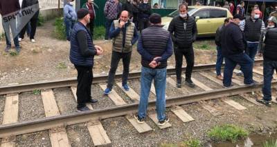 Владельцы готовы поднять зарплаты работникам заводов по розливу "Боржоми" - sputnik-georgia.ru - Грузия - Тбилиси