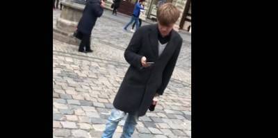 Во Львове иностранец из Нидерландов пристает по вечерам к девушкам, видео - ТЕЛЕГРАФ - telegraf.com.ua - Львов - Голландия