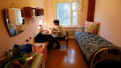 Светлана Разворотнева - В России хотят заселить нуждающихся в ведомственные общежития - gazeta.ru