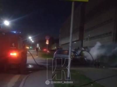 Ford - Пожар в автомобиле на Радуге в Кемерове попал на видео - gazeta.a42.ru - Кемерово