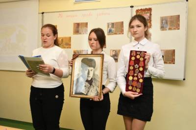 Алексей Муратов - Ученики школы, где учился будущий олигарх Ахметов, открыли... - politnavigator.net - Украина - Донецк - Донбасс - Донецкая обл.