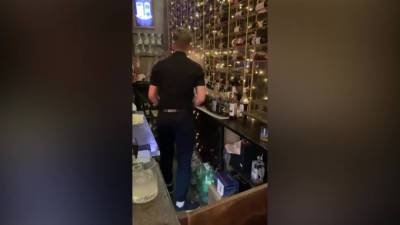 В баре на Рубинштейна распылили перцовый газ во время рейда муниципалов - piter.tv - Бар