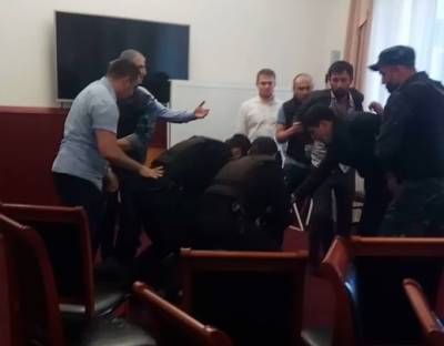 В Махачкале неизвестные устроили драку на медиамероприятии «Таких дел» - znak.com - Махачкала
