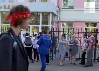Шестиклассница явилась в школу с оружием, слетелись силовики: "Сознательно принесла" - politeka.net - Челябинск