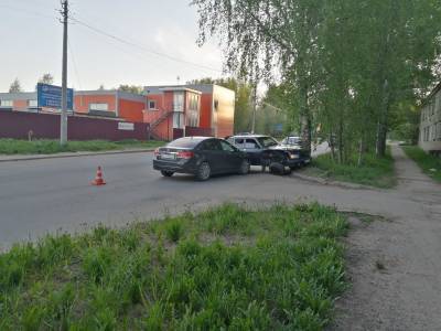 В Сыктывкаре в результате столкновения авто пострадала 13-летняя пассажирка "Волги" - komiinform.ru - респ. Коми - Сыктывкар