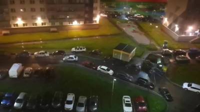 Видео: полицейский пытался ногой остановить водителя "Рено" во время погони - piter.tv
