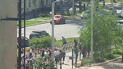 В лицее в Березниках рассказали о напавшем на учителя десятикласснике - gazeta.ru - Москва