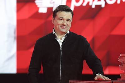 Андрей Воробьев - Андрей Воробьев поздравил выпускников школ с последним звонком - vm.ru - Московская обл. - Московская область