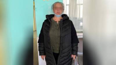 Старушку-наркокурьера из Ленобласти поймали почти с килограммом наркотиков - piter.tv - Ленинградская обл. - Санкт-Петербург - Новосибирск - Новосибирская обл.