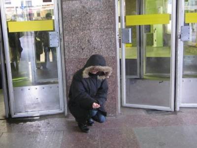 Ольга Врадий - В Подмосковье четверо мигрантов отобрали документы у двух женщин-бомжей и заставили их просить милостыню - rosbalt.ru - Москва - Московская обл.