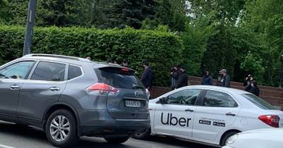 Виктор Медведчук - Арест Медведчука: под апелляционным судом Киева заметили титушок (ФОТО) - dsnews.ua - Киев