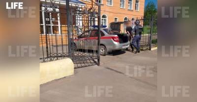 Охранник лицея не стал проверять металлоискателем пермского школьника, который с ножом напал на учителя - reendex.ru - Пермский край - Березники
